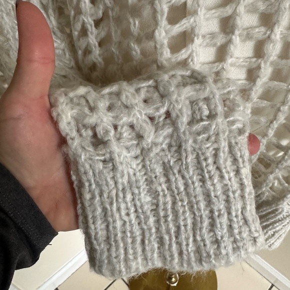 NWT Urban Outfitters Cream Sweater - Size SP - Picture 3 of 9
